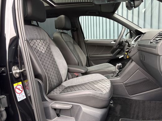 Volkswagen Tiguan 1.5 TSI R-Line Black Style | Panodak | Elk. A-klep | IQ Light | Camera | Prijs Rijklaar!! ActivLease financial lease