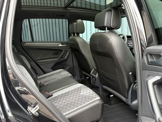Volkswagen Tiguan 1.5 TSI R-Line Black Style | Panodak | Elk. A-klep | IQ Light | Camera | Prijs Rijklaar!! ActivLease financial lease