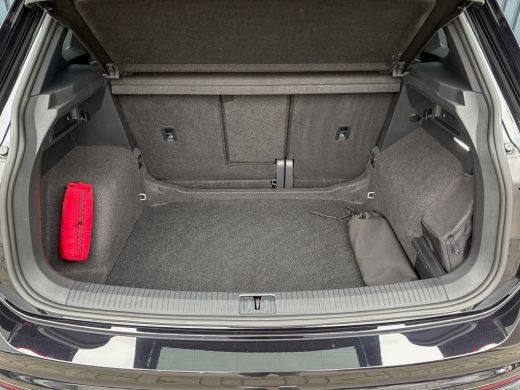 Volkswagen Tiguan 1.5 TSI R-Line Black Style | Panodak | Elk. A-klep | IQ Light | Camera | Prijs Rijklaar!! ActivLease financial lease