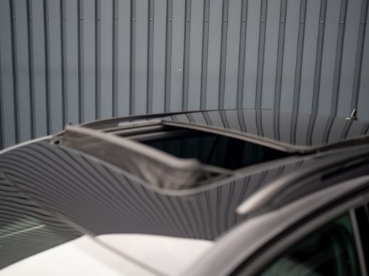 Volkswagen Tiguan 1.5 TSI R-Line Black Style | Panodak | Elk. A-klep | IQ Light | Camera | Prijs Rijklaar!! ActivLease financial lease