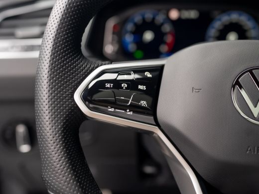 Volkswagen Tiguan 1.5 TSI R-Line Black Style | Panodak | Elk. A-klep | IQ Light | Camera | Prijs Rijklaar!! ActivLease financial lease