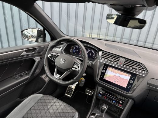 Volkswagen Tiguan 1.5 TSI R-Line Black Style | Panodak | Elk. A-klep | IQ Light | Camera | Prijs Rijklaar!! ActivLease financial lease