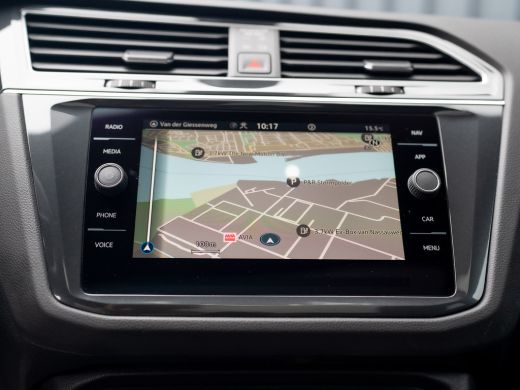 Volkswagen Tiguan 1.5 TSI R-Line Black Style | Panodak | Elk. A-klep | IQ Light | Camera | Prijs Rijklaar!! ActivLease financial lease