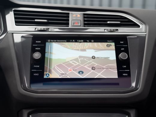 Volkswagen Tiguan 1.5 TSI R-Line Business+ | 360 camera | Trekhaak wegkl. | Panodak | Head Up | Side Assist | IQ Li... ActivLease financial lease