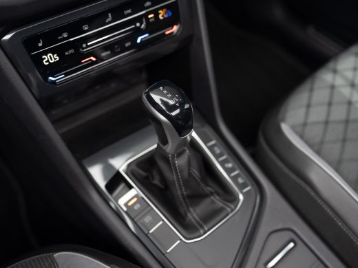 Volkswagen Tiguan 1.5 TSI R-Line Business+ | 360 camera | Trekhaak wegkl. | Panodak | Head Up | Side Assist | IQ Li... ActivLease financial lease