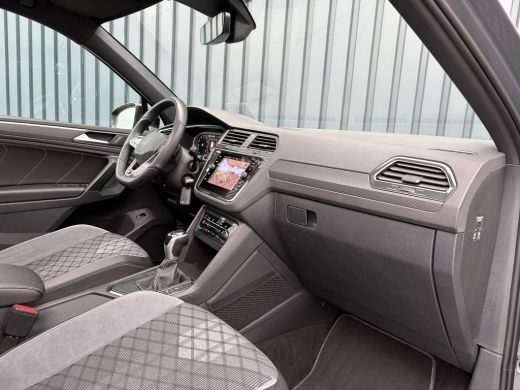 Volkswagen Tiguan 1.5 TSI R-Line Business+ | 360 camera | Trekhaak wegkl. | Panodak | Head Up | Side Assist | IQ Li... ActivLease financial lease