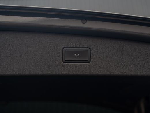 Volkswagen Tiguan 1.5 TSI R-Line Business+ | 360 camera | Trekhaak wegkl. | Panodak | Head Up | Side Assist | IQ Li... ActivLease financial lease