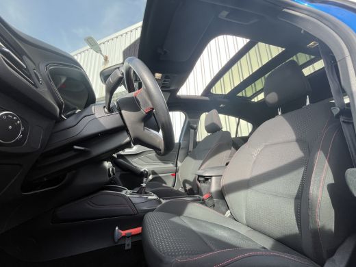 Ford Focus 1.0 EcoBoost ST Line Business l Panoramadak l Bang & Olufsen Sound l Camera l Stoelverwarming l C... ActivLease financial lease