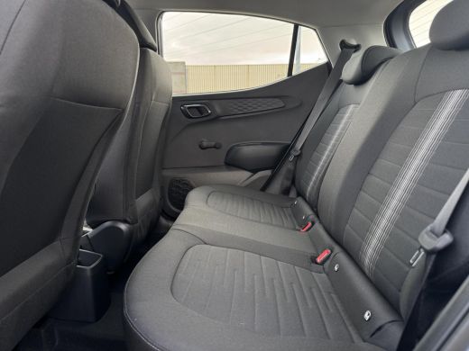 Hyundai i10 1.0 Comfort Smart | Airco | Achteruitrijcamera | Lederen stuurwiel | Active lane-keeping | Naviga... ActivLease financial lease