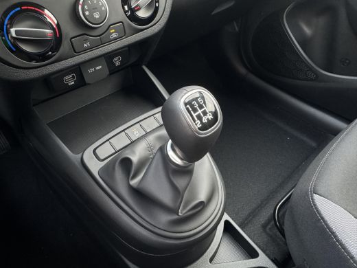 Hyundai i10 1.0 Comfort Smart | Airco | Achteruitrijcamera | Lederen stuurwiel | Active lane-keeping | Naviga... ActivLease financial lease