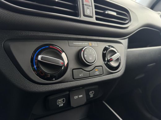 Hyundai i10 1.0 Comfort Smart | Airco | Achteruitrijcamera | Lederen stuurwiel | Active lane-keeping | Naviga... ActivLease financial lease