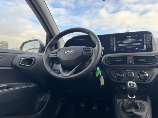 Hyundai i10 1.0 Comfort Smart | Airco | Achteruitrijcamera | Lederen stuurwiel | Active lane-keeping | Naviga... ActivLease financial lease