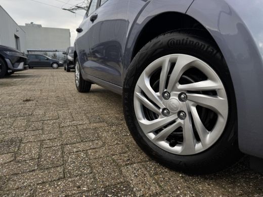 Hyundai i10 1.0 Comfort Smart | Airco | Achteruitrijcamera | Lederen stuurwiel | Active lane-keeping | Naviga... ActivLease financial lease