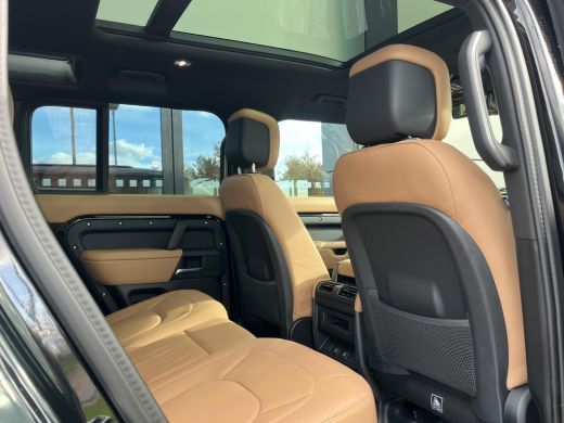Land Rover Defender 110 P300e X-Dynamic HSE | El. trekhaak | 22 Inch | Pano | Koelbox | Black Pack | Cold Climate | K... ActivLease financial lease