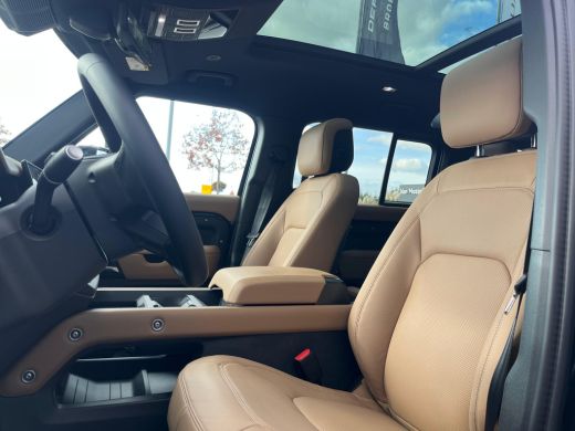 Land Rover Defender 110 P300e X-Dynamic HSE | El. trekhaak | 22 Inch | Pano | Koelbox | Black Pack | Cold Climate | K... ActivLease financial lease