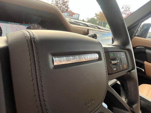 Land Rover Defender 110 P300e X-Dynamic HSE | El. trekhaak | 22 Inch | Pano | Koelbox | Black Pack | Cold Climate | K... ActivLease financial lease