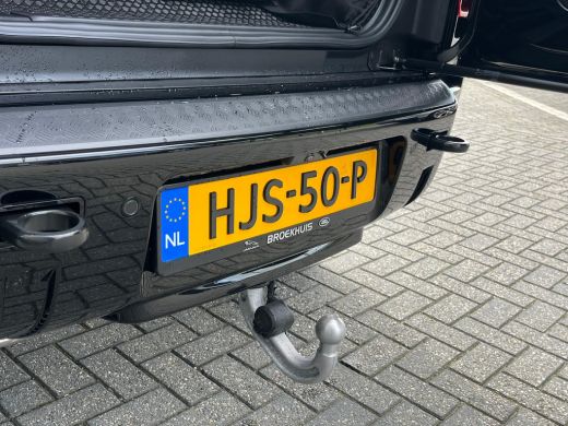 Land Rover Defender 110 P300e X-Dynamic HSE | El. trekhaak | 22 Inch | Pano | Koelbox | Black Pack | Cold Climate | K... ActivLease financial lease