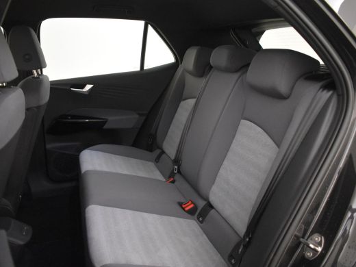Volkswagen ID.3 Pure 45 kWh l Stoelverwarming l Adaptieve Cruise Control l Climate Control l Navigatie Full Map l... ActivLease financial lease