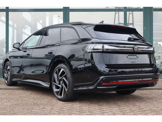 Volkswagen ID.7 Pro Limited Edition Inclusief €2000,- inruilvoordeel | Achterbank in ongelijke delen neerklapbaar... ActivLease financial lease