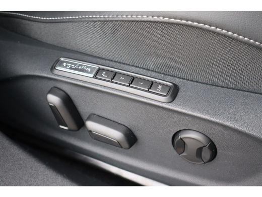 Volkswagen ID.7 Pro Limited Edition Inclusief €2000,- inruilvoordeel | Achterbank in ongelijke delen neerklapbaar... ActivLease financial lease