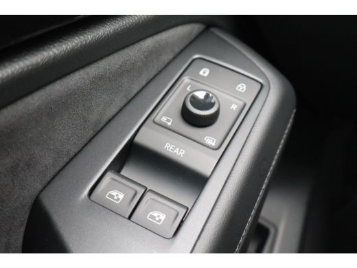 Volkswagen ID.7 Pro Limited Edition Inclusief €2000,- inruilvoordeel | Achterbank in ongelijke delen neerklapbaar... ActivLease financial lease