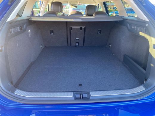 Volkswagen Passat Variant 1.5 eHybrid Business | Trekhaak | 5 jaar garantie ActivLease financial lease