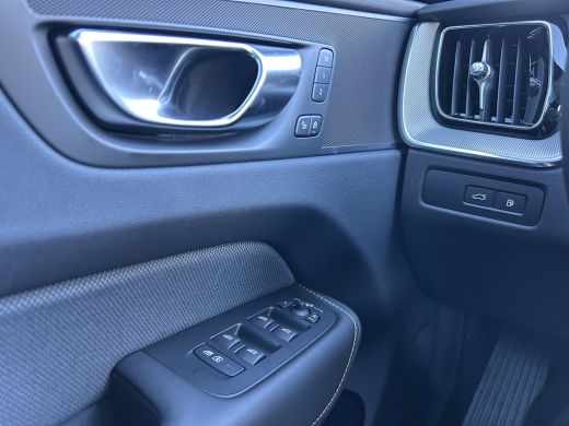 Volvo  XC60 2.0 T6 Plug-in hybrid AWD Plus Black Edition | Trekhaak | BLIS | Pano | Sportstoel | Pilot Assist... ActivLease financial lease