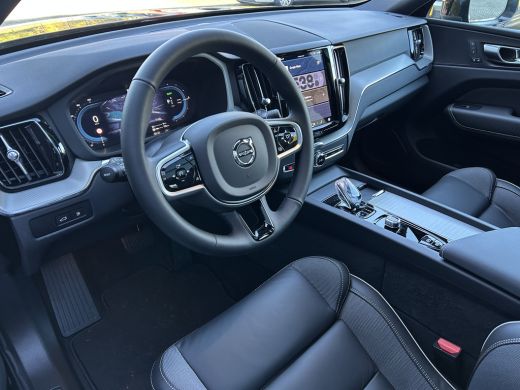 Volvo  XC60 2.0 T6 Plug-in hybrid AWD Plus Black Edition | Trekhaak | BLIS | Pano | Sportstoel | Pilot Assist... ActivLease financial lease