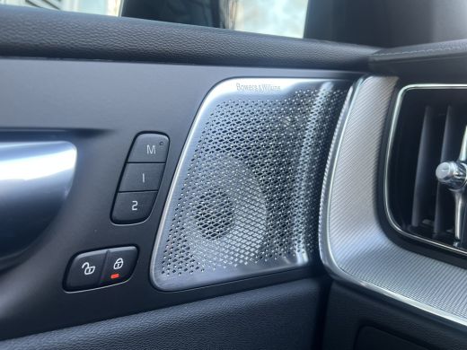 Volvo  XC60 T6 Plug-in hybrid AWD Ultra Black Edition | Bowers&Wilkins | Luchtvering | Registratie 2026 | 22 ... ActivLease financial lease