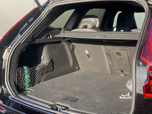 Volvo  XC60 T6 Plug-in hybrid AWD Ultra Black Edition | Bowers&Wilkins | Luchtvering | Registratie 2026 | 22 ... ActivLease financial lease