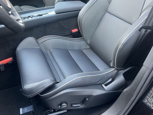 Volvo  XC60 T6 Plug-in hybrid AWD Ultra Black Edition | Bowers&Wilkins | Luchtvering | Registratie 2026 | 22 ... ActivLease financial lease