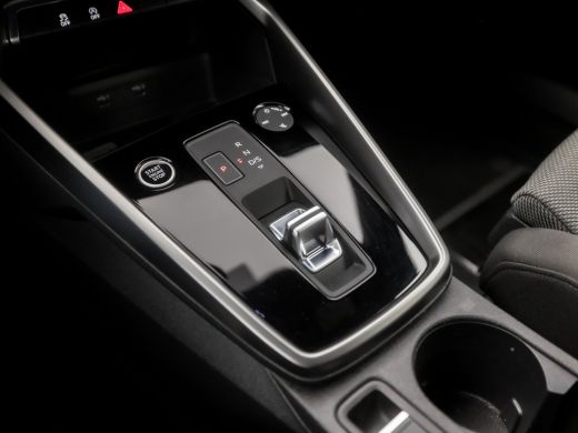 Audi A3 Sportback 30 TFSI Sportline Automaat (APPLE CARPLAY, GROOT NAVI, CLIMATE, GETINT GLAS, SPORTSTOEL... ActivLease financial lease