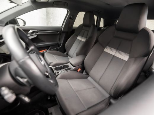 Audi A3 Sportback 30 TFSI Sportline Automaat (APPLE CARPLAY, GROOT NAVI, CLIMATE, GETINT GLAS, SPORTSTOEL... ActivLease financial lease