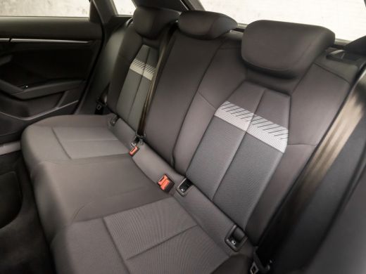 Audi A3 Sportback 30 TFSI Sportline Automaat (APPLE CARPLAY, GROOT NAVI, CLIMATE, GETINT GLAS, SPORTSTOEL... ActivLease financial lease