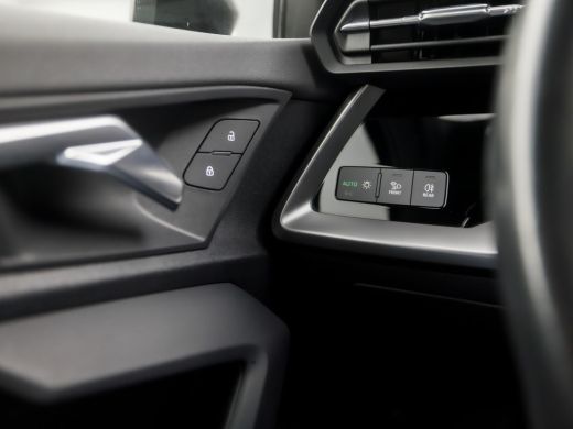 Audi A3 Sportback 30 TFSI Sportline Automaat (APPLE CARPLAY, GROOT NAVI, CLIMATE, GETINT GLAS, SPORTSTOEL... ActivLease financial lease