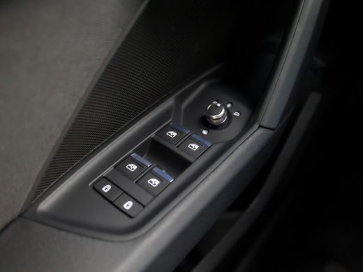 Audi A3 Sportback 30 TFSI Sportline Automaat (APPLE CARPLAY, GROOT NAVI, CLIMATE, GETINT GLAS, SPORTSTOEL... ActivLease financial lease