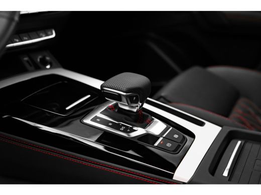 Audi Q5 50 TFSI e S edition Competition 299PK | Trekhaak | Luchtvering | Fijn nappa ledere stoelen | Pano... ActivLease financial lease