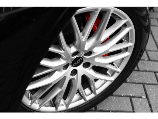 Audi Q5 50 TFSI e S edition Competition 299PK | Trekhaak | Luchtvering | Fijn nappa ledere stoelen | Pano... ActivLease financial lease