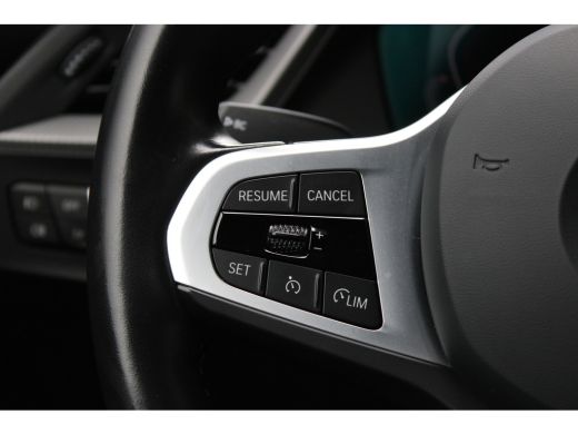 BMW 1 Serie 118i M Sport Automaat / Sportstoelen / LED / M Sportonderstel / Live Cockpit Professional / Cruis... ActivLease financial lease