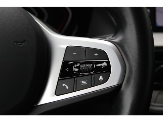 BMW 1 Serie 118i M Sport Automaat / Sportstoelen / LED / M Sportonderstel / Live Cockpit Professional / Cruis... ActivLease financial lease