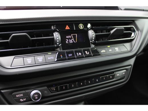 BMW 1 Serie 118i M Sport Automaat / Sportstoelen / LED / M Sportonderstel / Live Cockpit Professional / Cruis... ActivLease financial lease