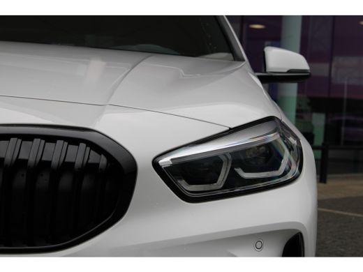 BMW 1 Serie 118i M Sport Automaat / Sportstoelen / LED / M Sportonderstel / Live Cockpit Professional / Cruis... ActivLease financial lease
