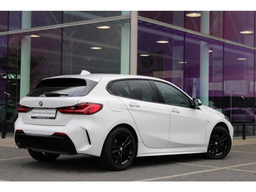 BMW 1 Serie 118i M Sport Automaat / Sportstoelen / LED / M Sportonderstel / Live Cockpit Professional / Cruis... ActivLease financial lease
