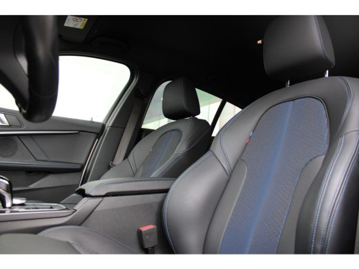 BMW 1 Serie 118i M Sport Automaat / Sportstoelen / LED / M Sportonderstel / Live Cockpit Professional / Cruis... ActivLease financial lease