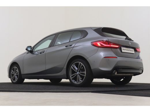 BMW 1 Serie 118i Sport Line Automaat / Sportstoelen / Achteruitrijcamera / LED / Cruise Control / Live Cockpi... ActivLease financial lease