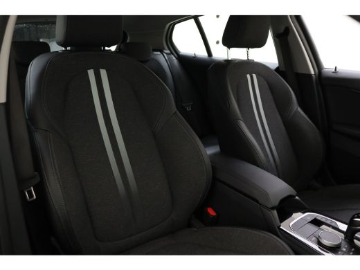 BMW 1 Serie 118i Sport Line Automaat / Sportstoelen / Achteruitrijcamera / LED / Cruise Control / Live Cockpi... ActivLease financial lease