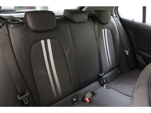 BMW 1 Serie 118i Sport Line Automaat / Sportstoelen / Achteruitrijcamera / LED / Cruise Control / Live Cockpi... ActivLease financial lease