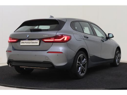 BMW 1 Serie 118i Sport Line Automaat / Sportstoelen / Achteruitrijcamera / LED / Cruise Control / Live Cockpi... ActivLease financial lease