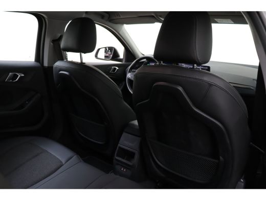 BMW 1 Serie 118i Sport Line Automaat / Sportstoelen / Achteruitrijcamera / LED / Cruise Control / Live Cockpi... ActivLease financial lease