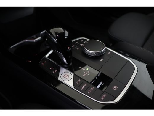 BMW 1 Serie 118i Sport Line Automaat / Sportstoelen / Achteruitrijcamera / LED / Cruise Control / Live Cockpi... ActivLease financial lease